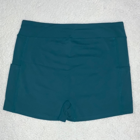 HALARA - NWOT Green Liner Short with Side Pockets (Size Large) - Picture 2 of 8